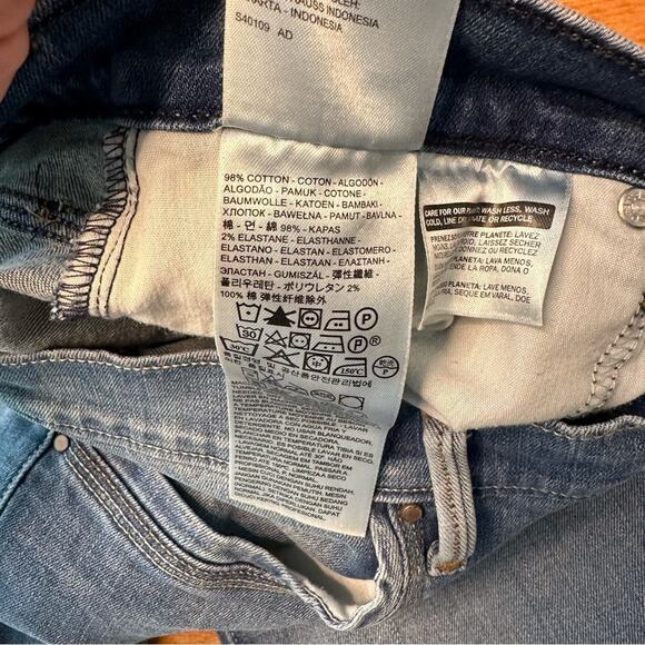 Levi’s Women’s Sz 10 Classic Rolled Jean Denim Capri Pants Medium Wash Cotton - Picture 5 of 9